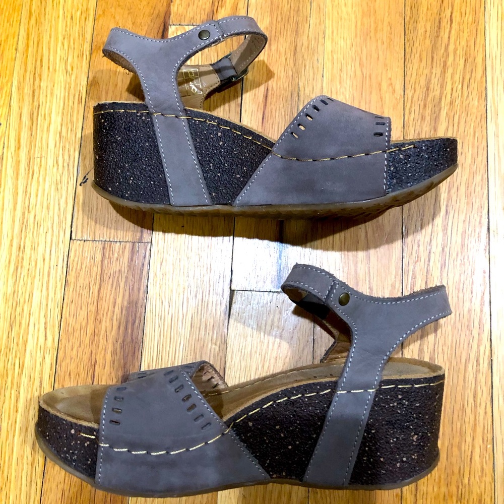 Poppy gray platform sandals neutral color goes with everything.